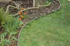 Curved lawn edge